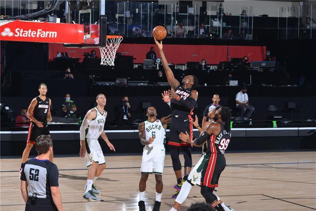 Der niemals gebende Geist von Milwaukee Bucks inspiriert die Menschen, sich vorwärts zu bewegen